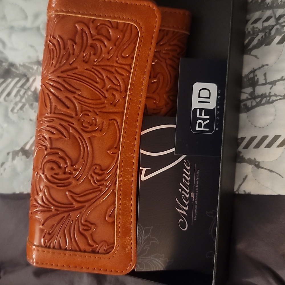 Wallet - Picture 1 of 7